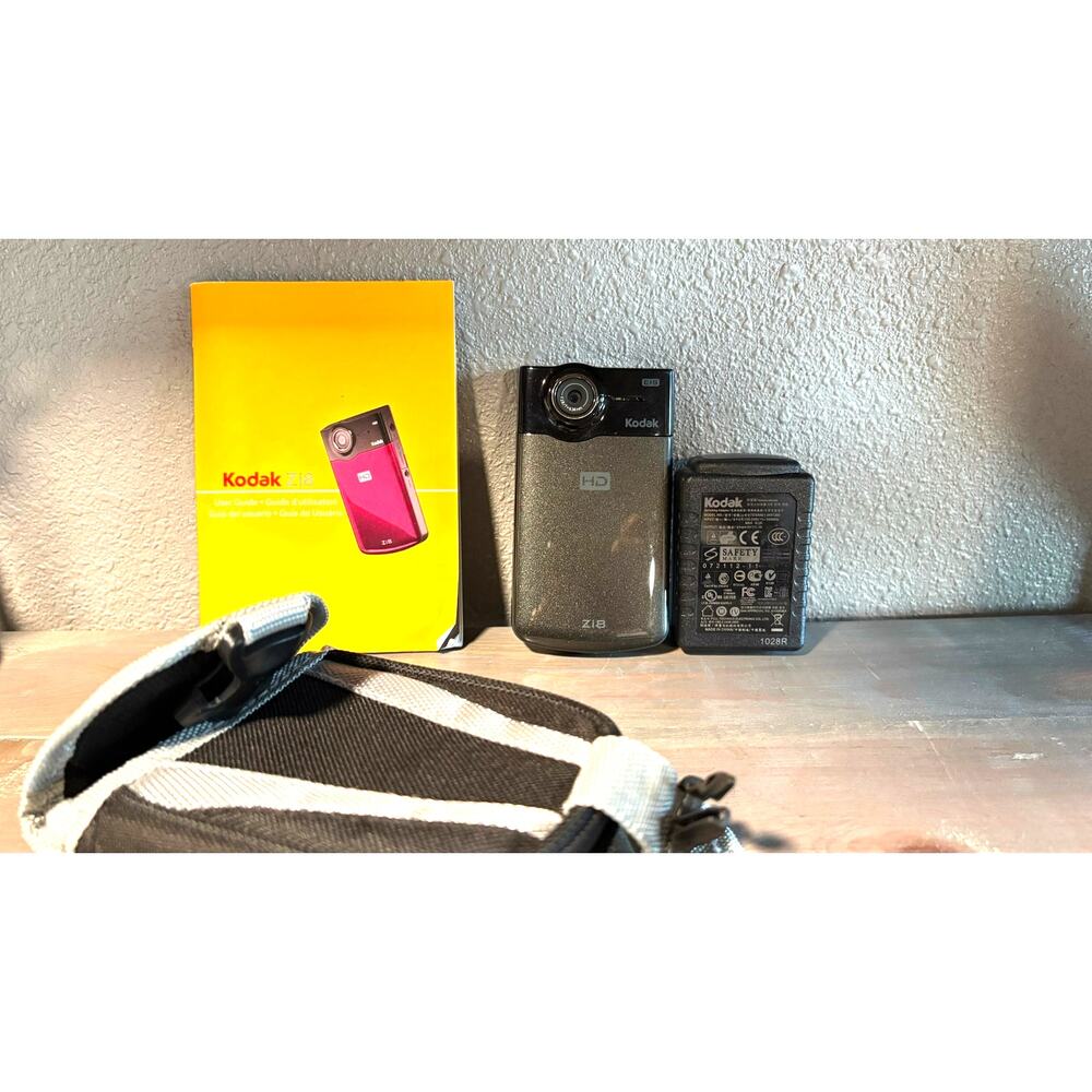 Kodak Zi8 pocket HD camera camcorder EIS digital photo/video